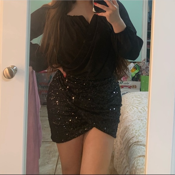 Small skirt only used once - Picture 1 of 2